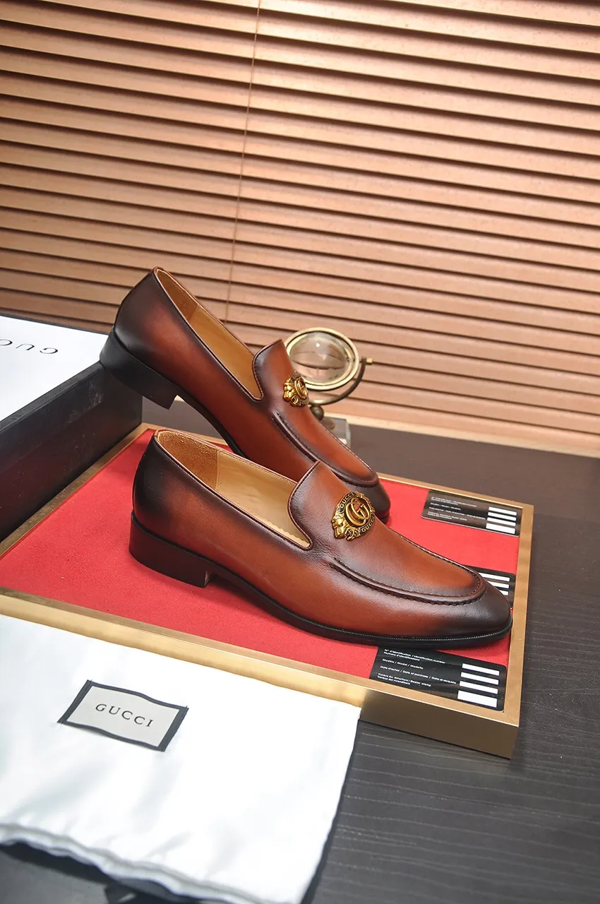 Men's shoes💰500💶Italy's top luxury men's shoe giant (GUCCI) (Gucci) (full cowhide lining) new arrival🍃Original European style🔰 Pleasant to the eye😍In order to make the shoes more durable and non-deformable🌀The production continues to follow traditional methods but there is still no lack of innovation💪Choose original sheepskin for the leather♻️ Smooth and natural And extra bright ⭐Made of imported cowhide, the first choice of rich people 38-45 (45 customized)